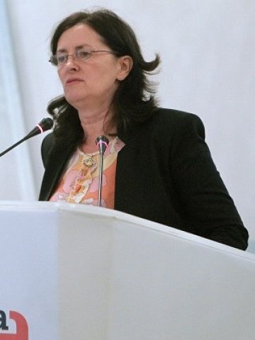 <p>
	Вицепремиерът Даниела Бобева. Снимка: <em>БТА</em></p>
