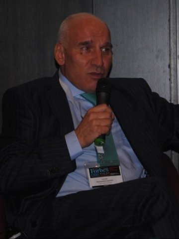 <p>
	Хампарцумян: &bdquo;Икономическата среда след кризата се характеризира с по-голяма сложност и по-ограничено предлагане на капитали&ldquo;.<em> Снимка:&nbsp;УниКредит Булбанк&nbsp;</em></p>
