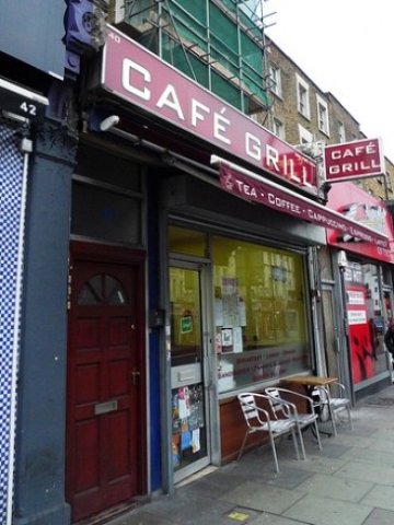 <p>
	Търговска улица във Великобритания. Снимка: Ewan-M. <em>Лиценз: <a href="http://creativecommons.org/licenses/by-sa/2.0/" target="_blank">Creative Commons</a></em></p>
