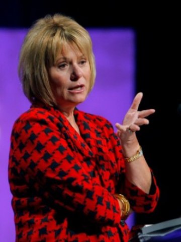 <p>
	Карол Барц бе най-високо платеният&nbsp;мениджър на компания от индекса S&amp;P 500. <em>Снимка: Ройтерс</em></p>
