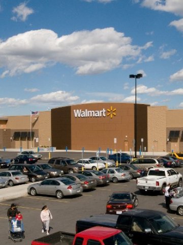 <p>
	Повече от половината търговски вериги в САЩ планират да отворят още магазини заради по-ниските наеми.<em> Снимка: Ройтерс</em></p>
