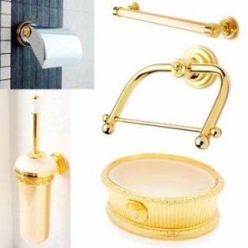 Злато в банята от Versace