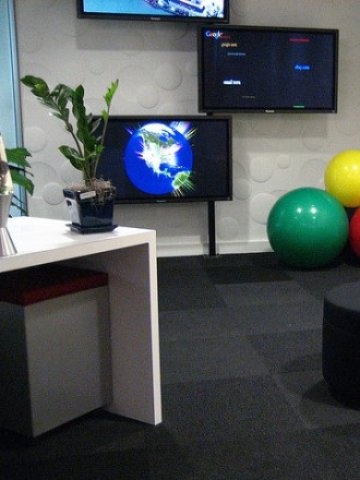 <p>
	<em>Част от офиса на Google&nbsp;във Вашингтон. Снимка: tvol. Лиценз: <a href="http://creativecommons.org/licenses/by/2.0" target="_blank">Creative Commons</a></em></p>
