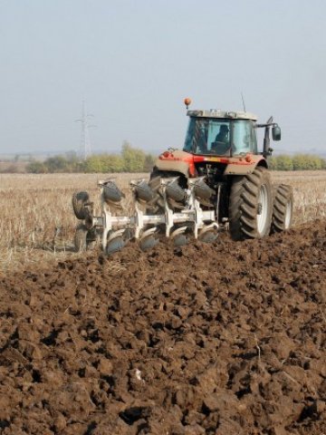 <p>
	Собственици и арендатори масово не смеят да поемат дългосрочни ангажименти, заради което не се усвояват европейски средства. Снимка: БТА</p>
