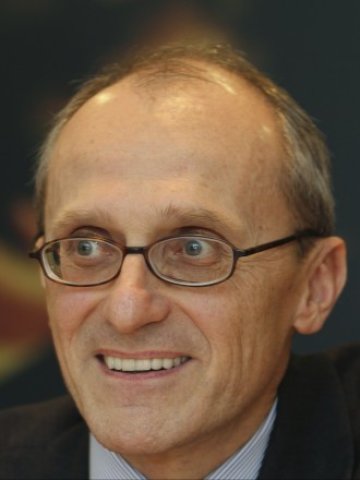 <p>
	Андреа Енриа. <em>Снимка: Архив Ройтерс</em></p>
