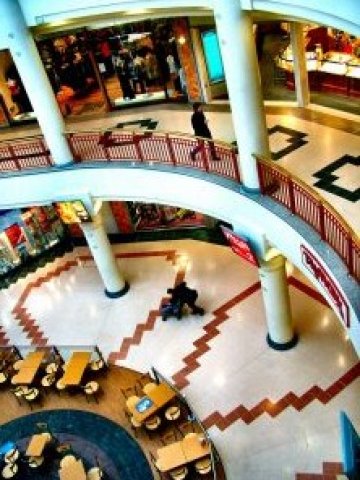 <p><font face="Arial, sans-serif">Европа все още е регионът с най-висока концентрация на международни търговски вериги.</font> <i><font face="Arial, sans-serif">Снимка: sxc.hu</font></i></p>