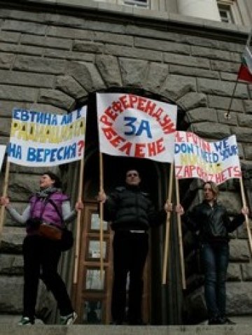 <p>Протестът срещу АЕЦ Белене в края на март. <i>Снимка: БТА</i></p>