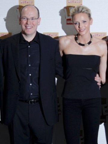 <p>
	33-годишната Чарлийн и 53-годишният&nbsp;Албер са се запознали през 2000 г. на турнир по плуване в&nbsp;Монако. <em>Снимка: Ройтерс</em></p>
