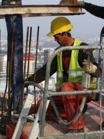 <p>
	Необслужваните кредити в сектора на строителството в Полша приближават 16%, а фалитите се увеличават. <em>Снимка: Ройтерс</em></p>
