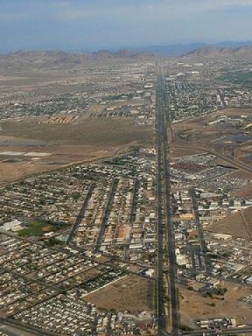 <p>Лас Вегас от птичи поглед. <i>Снимка: aresauburn, лиценз: </i><a href="http://creativecommons.org/licenses/by/2.0/" target="_blank"><i><span lang="en-US">Creative Commons</span></i></a></p>