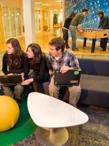 <p>Служители на компанията в Дъблин. Снимка: Google</p>