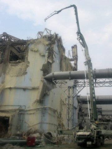 <p>
	Дори аварията в японската АЕЦ &quot;Фукушима&quot; не разколебава Полша и Беларус. <em>Снимка: Ройтерс</em></p>
