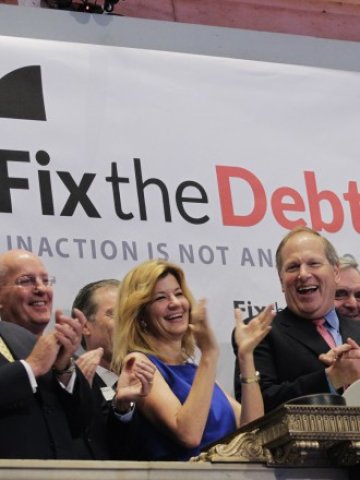 <p>
	Основните участници по време на представяне на инициативата. <em>Снимка: Ройтерс</em></p>
