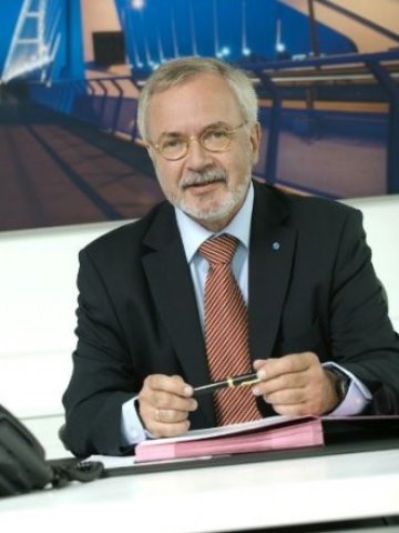 <p>
	Вернер Хойер. Снимка: <em>ЕИБ</em></p>
