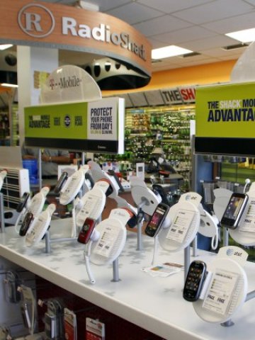 <p>
	RadioShack разплага с малки магазини за продажба на електронни стоки като мобилни телефони, телевизори и аксесоари. <em>Снимка: архив Ройтерс</em></p>
