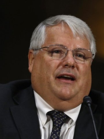 <p>
	Питър Опенхаймер ще напусне базирания в Купертино концерн до края на септември. <em>Снимка: Ройтерс</em></p>
