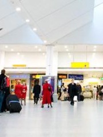 Ако искате дизайнерска чанта, по-добре не я търсете на Острова, а в Рим. Снимка: Летище Гетуик