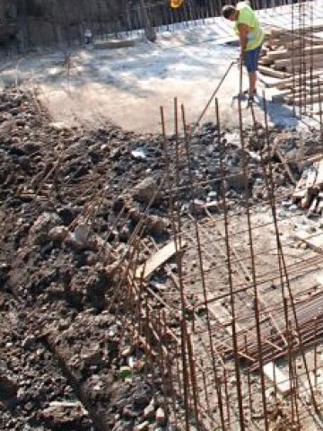 <p>
	<em>Редица малки градчета в страната се нуждаят от изграждане на канализационната си мрежа </em>&nbsp; &nbsp; Снимка: БТА</p>
