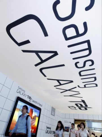 <p>
	&nbsp;Galaxy Tab 10.1 няма да може да се продава на територията на САЩ. <em>Снимка: Ройтерс</em></p>
