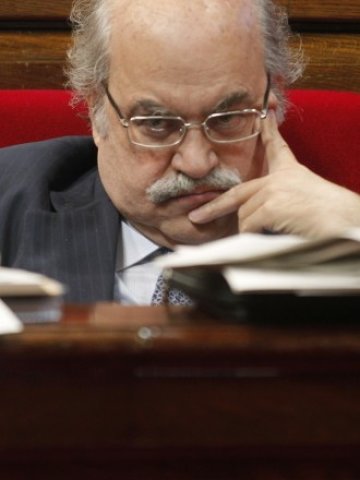 <p>
	Министърът на икономиката на Каталуния Андреу Мас-Колел.<em> Снимка: Ройтерс</em></p>
