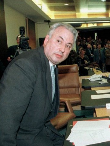 <p>
	Жан-Пол Гузе, член на Комисията за икономическа и монетарна политика към Европейския парламент. <em>Снимка: Ройтерс</em></p>
