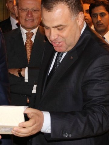 <p>
	<em>Земеделският министър Мирослав Найденов често прави проверки из магазини и фирми</em> &nbsp; Снимка: БТА</p>
