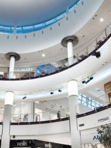 <p>
	Изглед от търговски център в Полша. <em>Снимка: Galeria Mokot&oacute;w</em></p>
