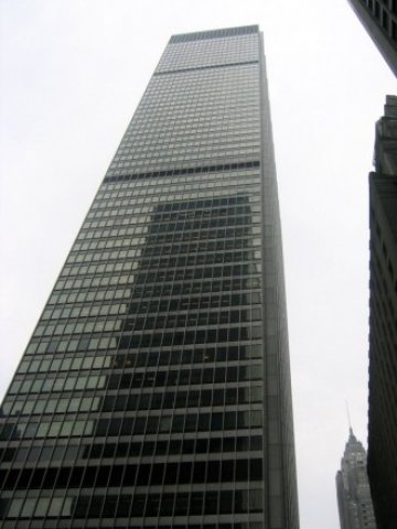 <p>
	One Chase Manhattan Plaza. <em>Снимка: Wikipedia</em></p>
