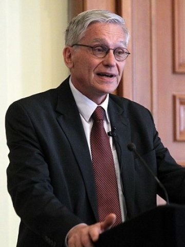 <p>
	Ханс тен Берг, генерален секретар на Eurelectric, изнесе публична лекция на тема &quot;Енергийният преход на България: Пътят напред в ЕС!&quot;. <em>Снимка: БТА </em></p>
