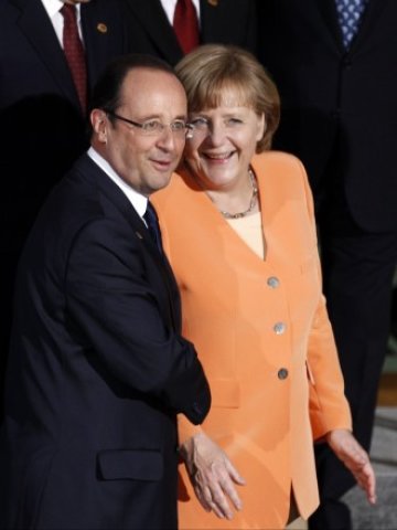 <p>
	Германският канцлер Ангела Меркел и френският президент Франсоа Оланд. <em>Снимка: Ройтерс</em></p>
