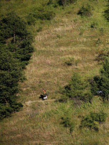 <p>
	<em>Насърчаването на масовия туризъм намалява приходите за местните общности. Снимка: Ройтерс</em></p>
