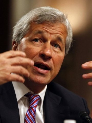 <p>
	Джейми Даймън&nbsp;запазва и двете си позиции в най-голямата американска банка. <em>Снимка: Ройтерс</em></p>
