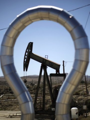 <p>
	Общите доставки на петрол вече са близо до най-високото си седмично ниво в последните поне 30 години.&nbsp;<i>Снимка: Ройтерс</i></p>
