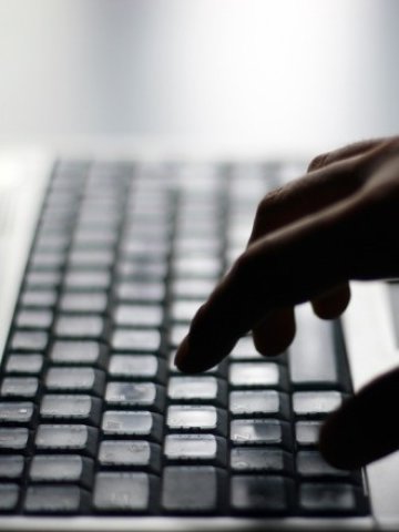 <p>
	<em>Българският потребител тепърва ще започне да се доверява на интернет сайтовете за търговия.</em> Снимка: <em>stock.xchng</em></p>
