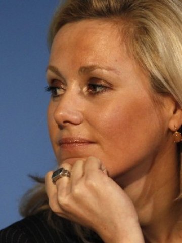 <p>
	Google "свързва" Бетина Вулф с проституция. <em>Снимка: Ройтерс</em></p>
