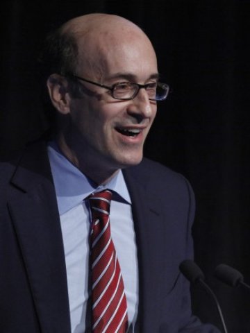 <p>
	Кенет Рогоф, професор по икономика от Харвардския университет. <em>Снимка: Ройтерс</em></p>
