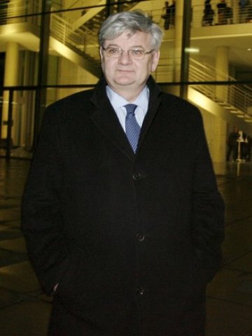 <p>
	Йошка Фишер. <em>Снимка: Архив Ройтерс</em></p>
