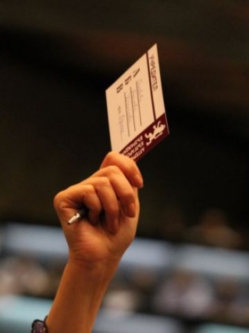 <p>
	Бихме участвали при достойно представяне в едно коалиционно управление, но не на всяка цена, коментира Първанов на учредителната конференция на Политическа партия АБВ. <em>Снимка: АБВ</em></p>
