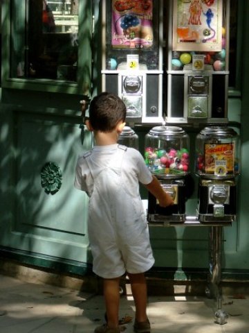 <p>
	Броят на вендинг автоматите у нас все повече ще намалява, прогнозират от БВА. <em>Снимка: stock.xchng</em></p>
