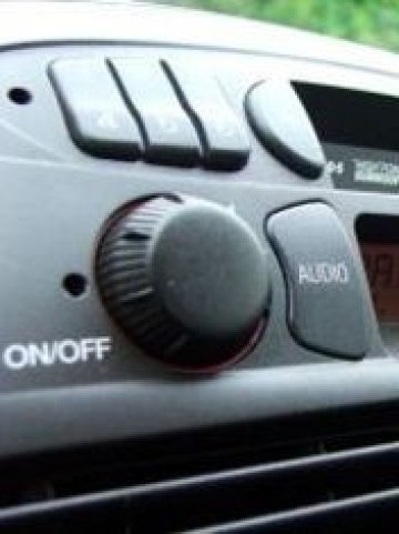 Хибридното радио ще съчетава достъп до интернет и стандартните радиостанции за информационен поток. Снимка: sxc.hu