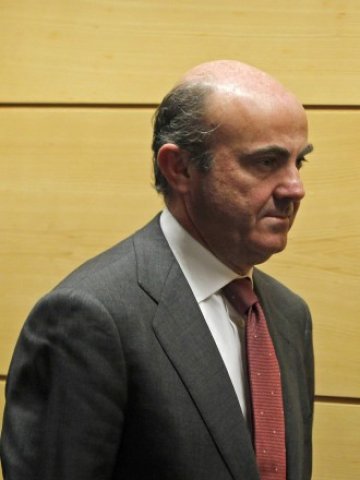 <p>
	Испанският министър на икономиката Луис де Гуиндос. <em>Снимка: Ройтерс</em></p>
