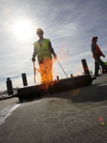 <p>
	Пътната агенция обмисляше дали да не прекрати договора с Актор заради забавеното строителство.<em> Снимка: архив, Ройтерс</em></p>
