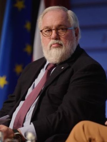 <p>
	Мигел Ариас Канете. Снимка: <em>ЕК</em></p>
