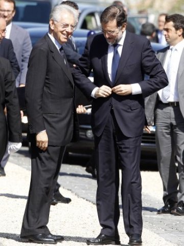 <p>
	Премиерът на Италия Марио Монти и испанският му колега Мариано Рахой. <em>Снимка: Ройтерс</em></p>
