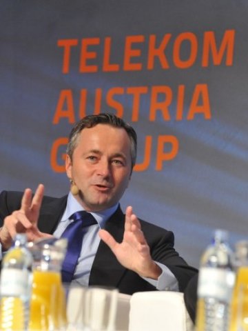 <p>
	Главният изпълнителен директор Ханес Аметсрайтер. <em>Снимка: ТА</em></p>
