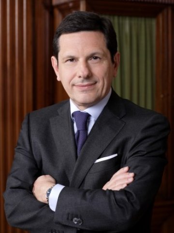 <p>
	Въпреки кризата в Европа потенциалът в Централна и Източна Европа е огромен, смята директорът на UniCredit за региона Джани Папа. <em>Снимка: банката</em></p>
