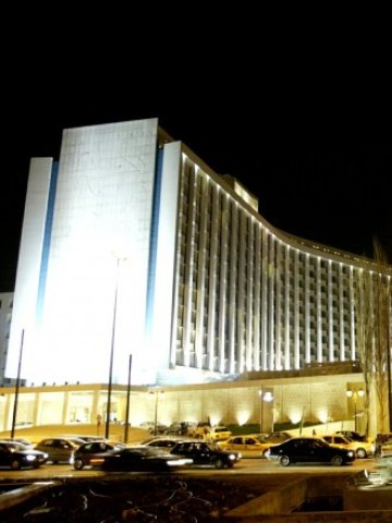 <p>
	Очаква се за продажба да бъде обявен и Hilton Athens. <em>Снимка: Ройтерс</em></p>
