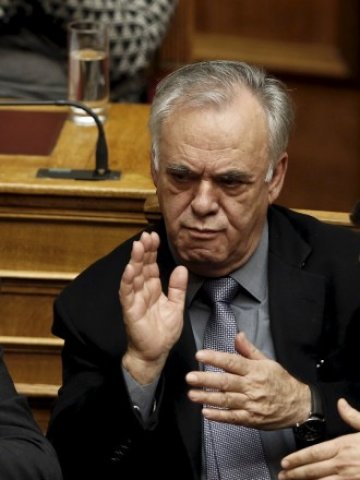 <p>
	Драгасакис не отрича, че хипотезите за предсрочни избори съществуват &quot;дълбоко в съзнанието&quot; на правителството. <em>Снимка: Ройтерс</em></p>
