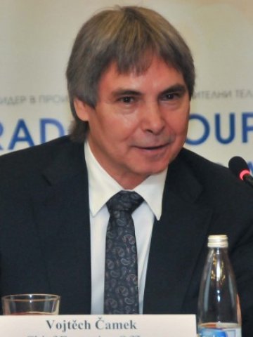 В. Чамек: Слабата търговия бе заради малкото свободно търгувани акции на Корадо