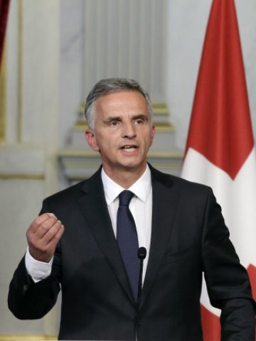 <p>
	Дидие Буркхалтер. <em>Снимка: Ройтерс</em></p>
